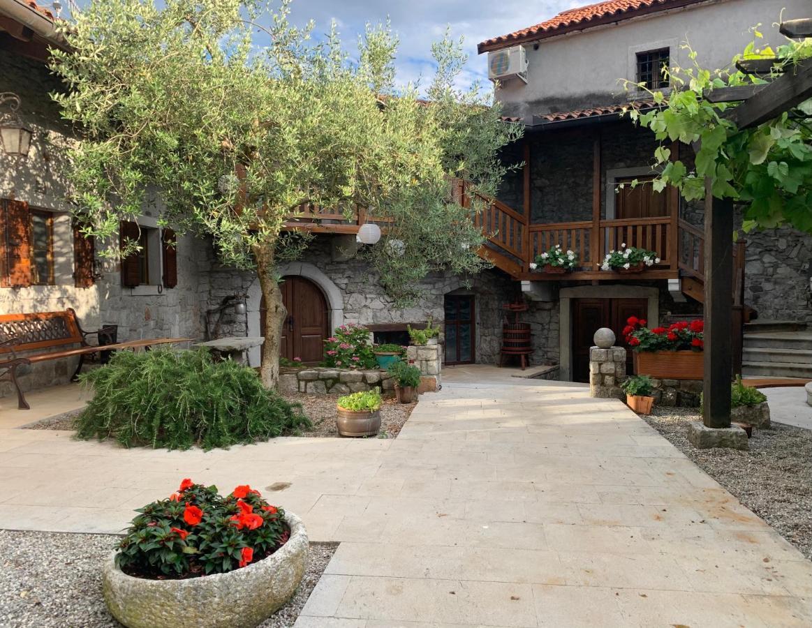 Hostal Škerlj Wine Estate Tomaj Exterior foto