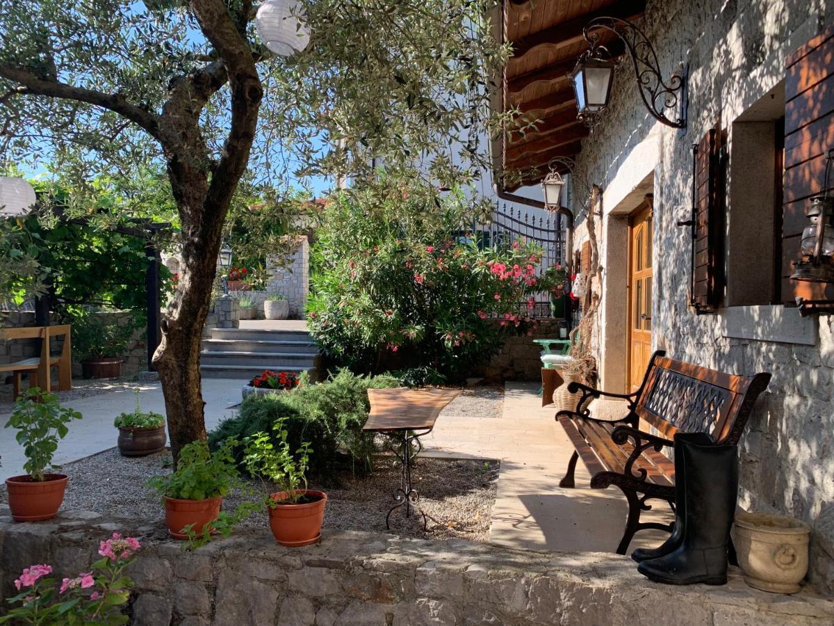 Hostal Škerlj Wine Estate Tomaj Exterior foto